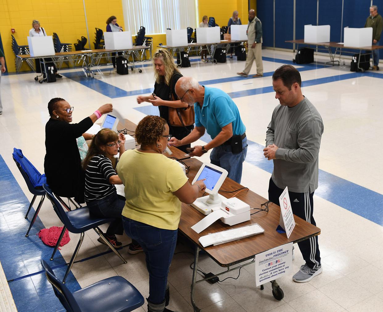 Spartanburg County voters coming the polls on Tuesday, Nov. 8, 2022 for the midterm elections. The Gable Middle School polling precinct in Roebuck. 