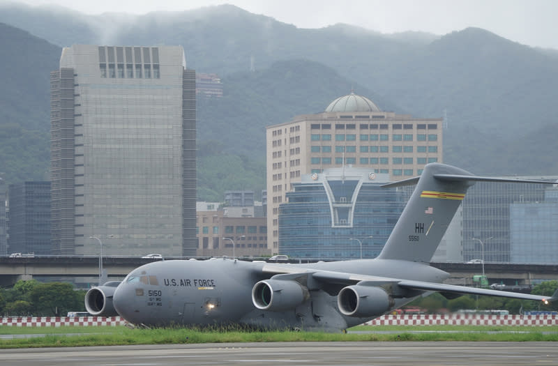 <strong>美國參議員搭乘C-17運輸機訪台。</strong>