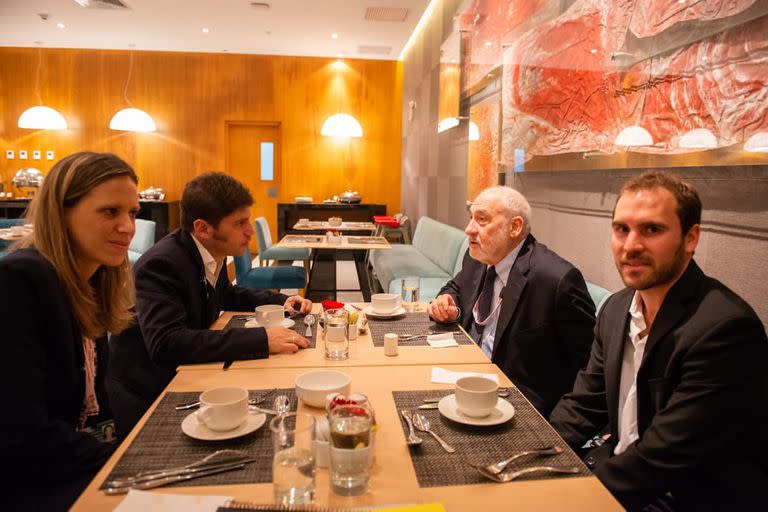 Axel Kicillof, Cecilia Nahon, Joseph Stiglitz y Martín Guzmán en Nueva York en 2014