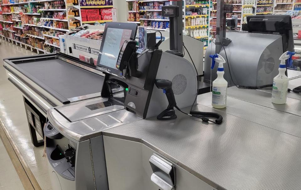 A Coles customers photo of a hybrid checkout at the Braybrook store. Source: Reddit/Robot_Graffiti