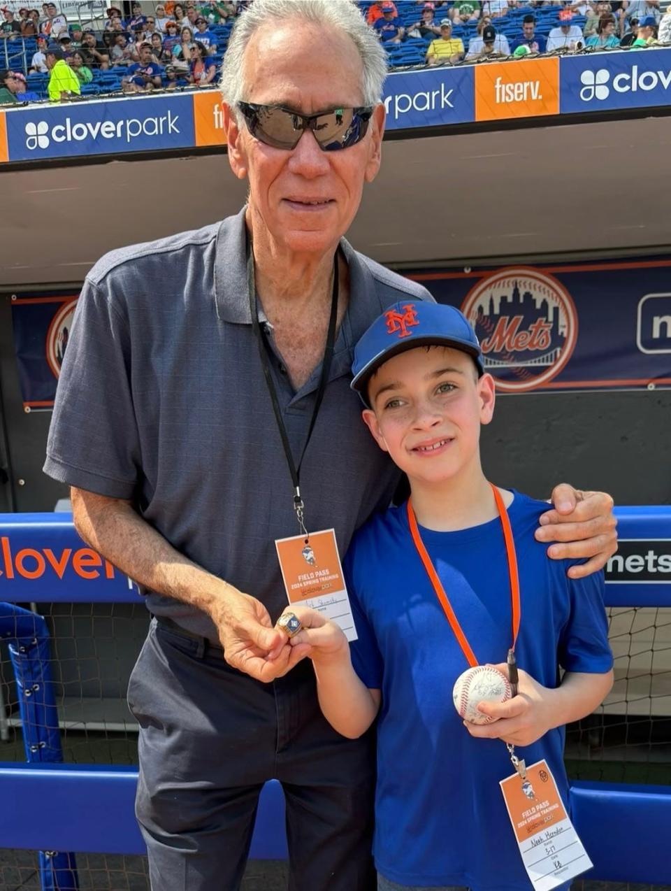 Art Shamsky shows 9-year-old Noah Herndon his 1969 World Series ring Sunday at the Marlins-Mets spring training game in Port St. Lucie.
