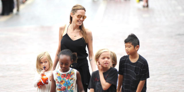 Angelina Jolie's early life caused her to believe she would 'never' be a  mom - Celebrity Tidbit