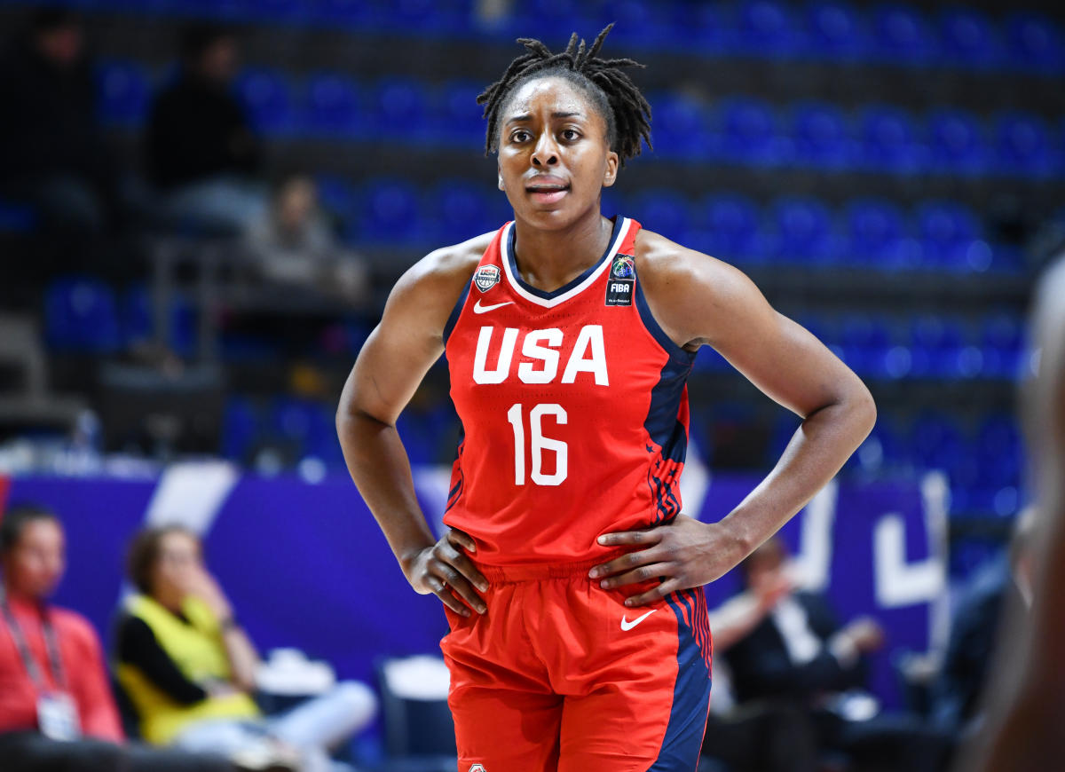 Nneka Ogwumike  Basketball players, Basketball jersey, Superstar