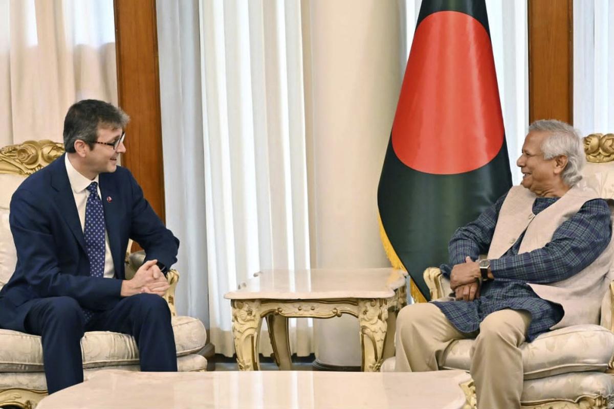 A US delegation talks with Bangladesh’s interim leader about the economy