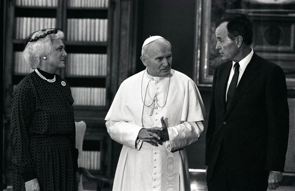 Barbara Bush was meeting with popes back when her husband was "just" vice president. Here she is in a minimalist head covering&nbsp;with Pope John Paul II at the Vatican in&nbsp;1985.