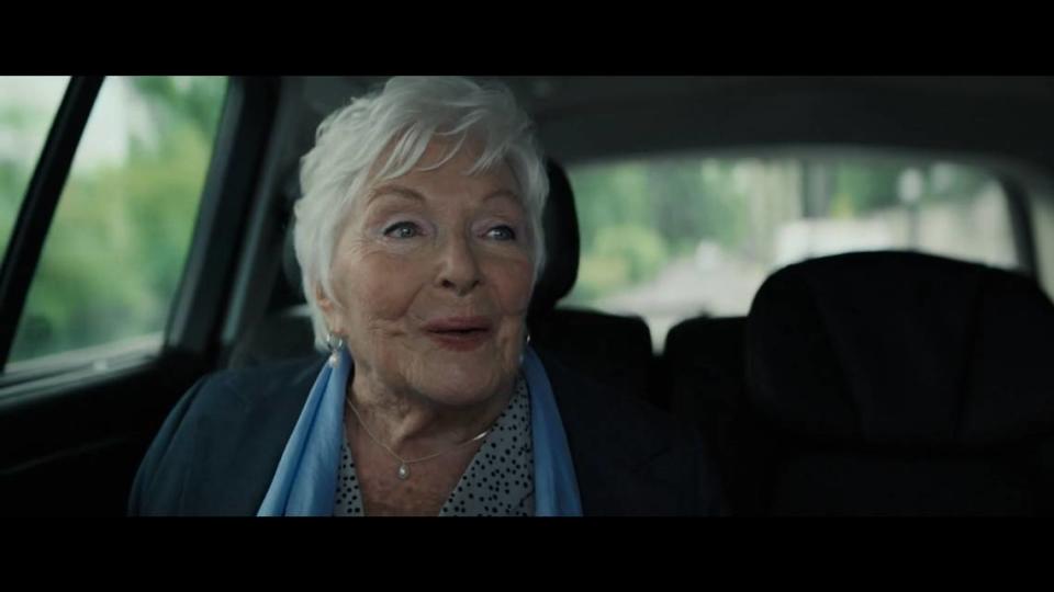 En Coral Gables Art Cinema 'Driving Madeleine' (2023) con las actuaciones de Line Renaud, Dany Boon y Alice Isaaz. Una bella película francesa que conquista el corazón del espectador. 