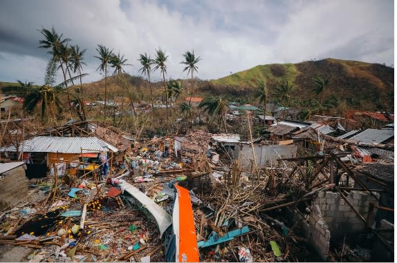 2021年12月超級強颱雷伊重創菲律賓施亞高島，居民被迫撤離家園。(圖/ Jilson Tiu / Greenpeace)