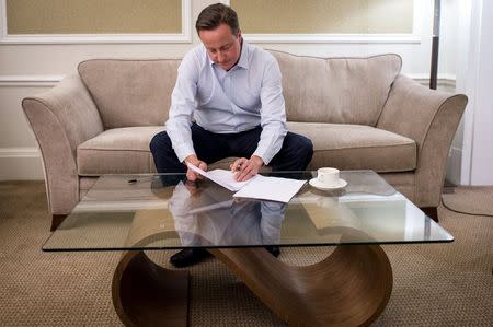 Britain's Prime Minister David Cameron is seen in his hotel room as he prepares for his speech for the Conservative Party Conference in Manchester, October 6, 2015. REUTERS/Stefan Rousseau/PA Wire/Pool