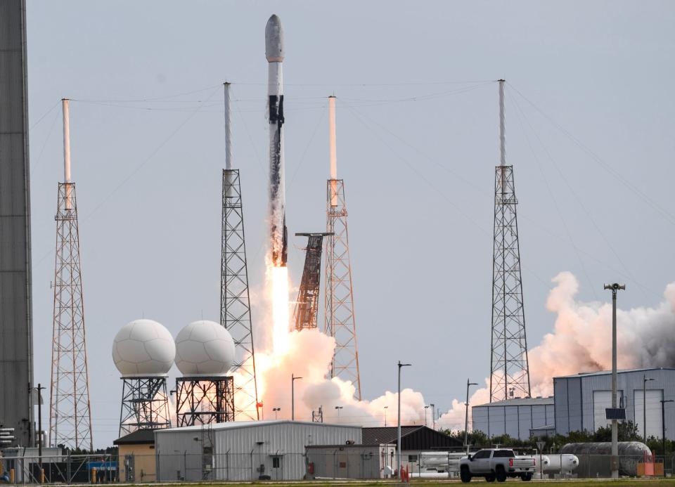 Eine SpaceX-Rakete beim Start im vergangenen Jahr. - Copyright: picture alliance / Florida Today-USA TODAY NETWORK | Craig Bailey