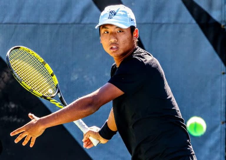 Fnu Nidunjianzan no tenía canchas en Lasha: su padre le construyó una para empezar a pegarle a la pelota