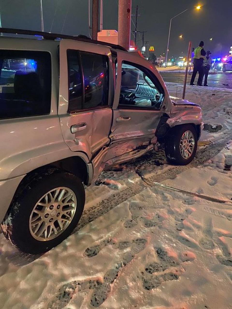 A Thursday snow storm hit in time for the commute home in the Tri-Cities. It led to more than 50 crashes on state highways and interstates in the