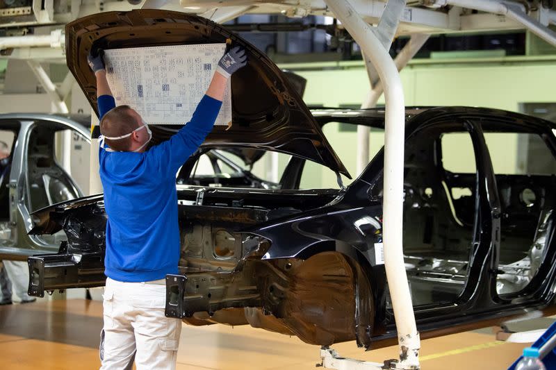 FILE PHOTO: VW re-starts Europe's largest car factory after coronavirus shutdown