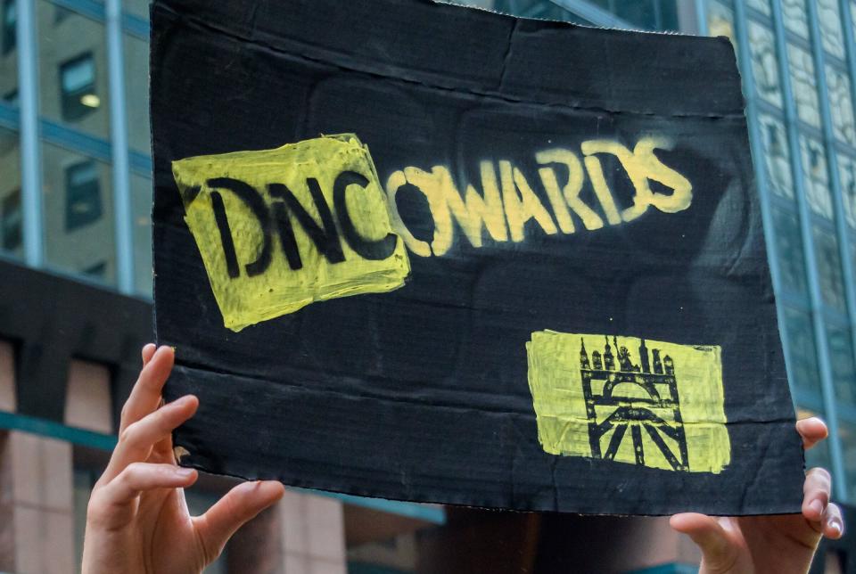 A Sunrise Movement activists holds up a sign outside the DNC headquarters.&nbsp; (Photo: Pacific Press via Getty Images)