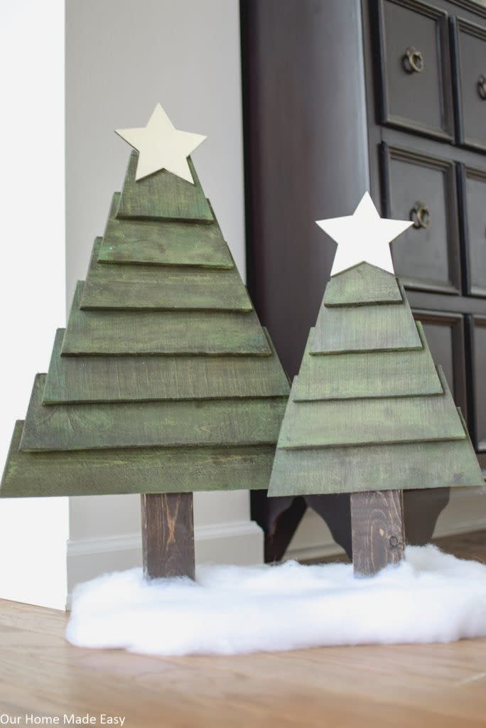 2) Traditional Pallet Christmas Trees