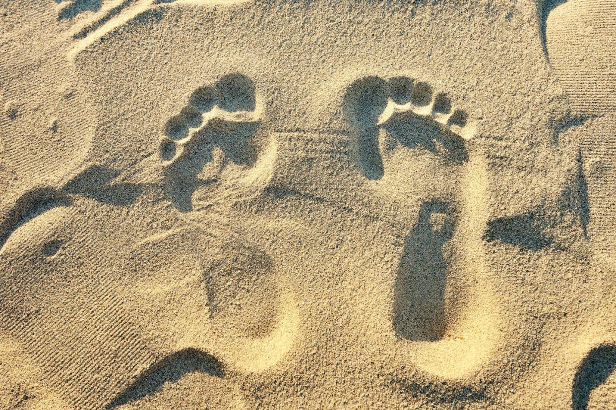 A casual stroll on the beach can leave enough intact DNA behind to extract identifiable information. <a href="https://www.gettyimages.com/detail/photo/human-footprint-on-the-sand-royalty-free-image/1030780262" rel="nofollow noopener" target="_blank" data-ylk="slk:Comezora/Moment via Getty Images;elm:context_link;itc:0;sec:content-canvas" class="link ">Comezora/Moment via Getty Images</a>