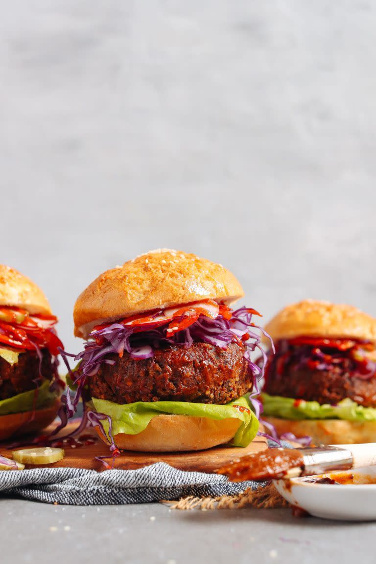 Smoky BBQ Black Bean Burgers