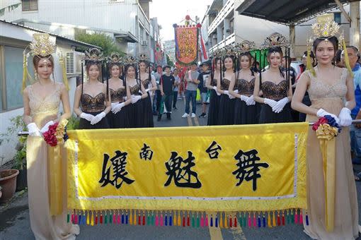 最美禮生女神團──臺南舞魅孃（圖／寶島神很大）