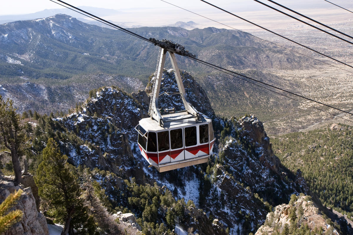 Group rescued after Sandia Tram gets stuck overnight