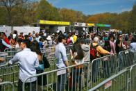 Long queues for authentic food from Singapore. (Yahoo! photo/Daphne Seah)