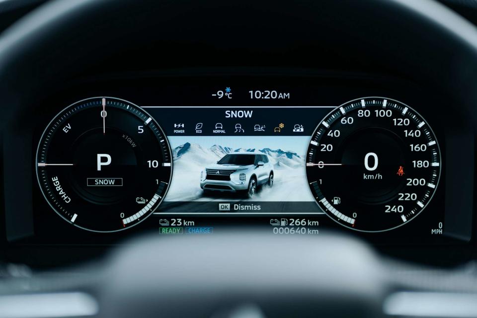 Mitsubishi Outlander PHEV Ice Experience