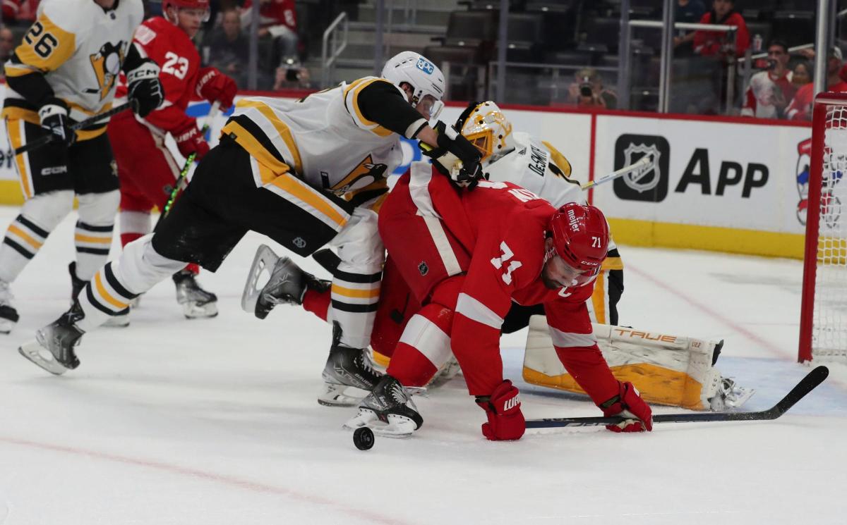 Detroit Red Wings play most of their regulars, fall to Penguins, 3-2, in preseason