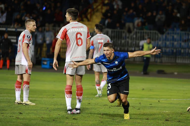 Cris Martínez apareció por detrás, empató el partido para Huachipato y lo sufre todo Estudiantes