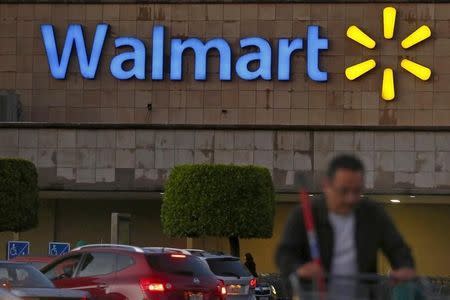 A shopper pushes a cart in front of a Wal-Mart store in Mexico City March 24, 2015. REUTERS/Edgard Garrido