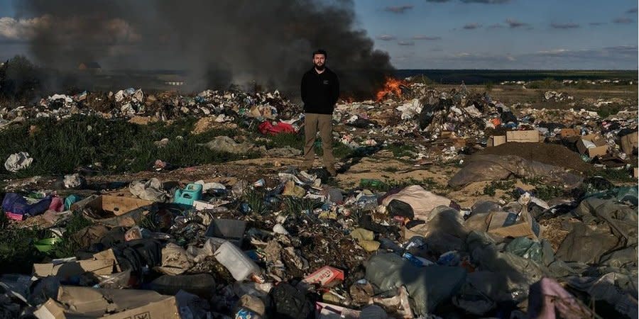 Photographers showed mountains of garbage in Kherson Oblast