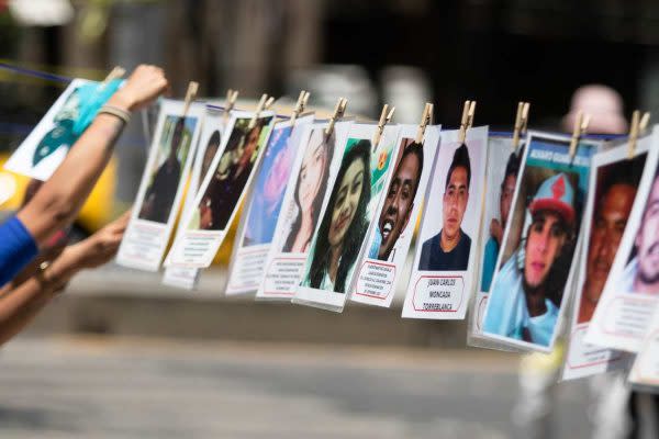 Protesta de colectivos en los alrededores de la Glorieta de las y los Desaparecidos para exigir la localización de sus familiares.