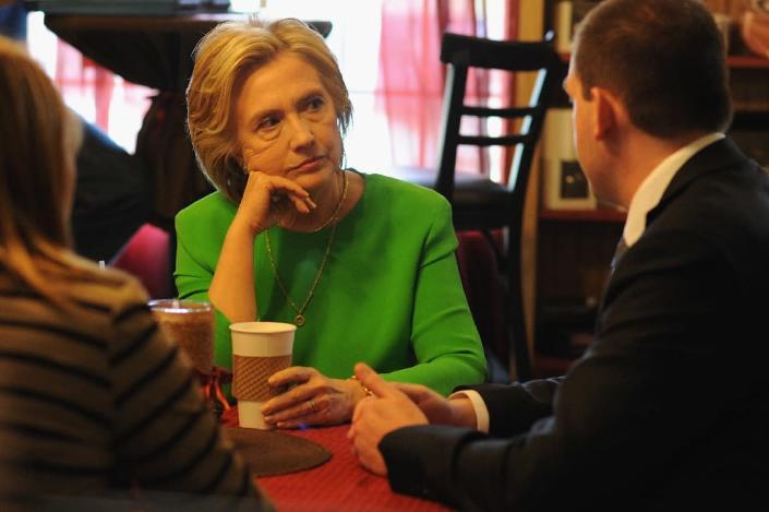 Hillary Clinton has coffee with local residents at the Jones Street Java House during a campaign visit April 14, 2015 in Le Claire, Iowa (AFP Photo/Michael B. Thomas)