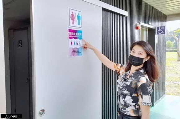 南市下營區公所打造首座多功能性別友善廁所，創造性別共融環境，也提升公廁使用效率。（記者李嘉祥攝）