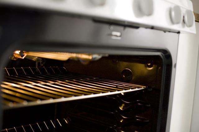 How to Clean Your Oven Trays