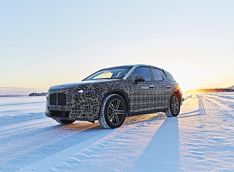 BMW iNEXT電動休旅原型車進行極地測試，證實冰雪地形依然可以狂