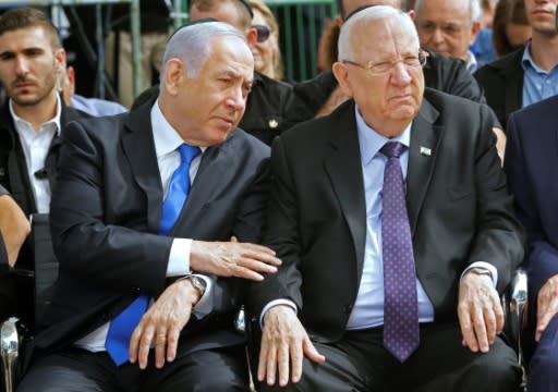 Netanyahu sitting next to President Reuven Rivlin on Thursday -- the latter will on Sunday meet party heads as a prelude to mandating one to attempt to form a coalition government