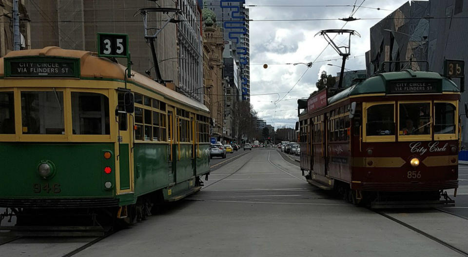 <p>En Melbourne, que cuenta con la red de tranvía más grande del mundo, además de casi 300 líneas de bus y 16 de metro, el precio medio de los abonos mensuales es de 94,5 euros. (Foto: Wikimedia Commons). </p>