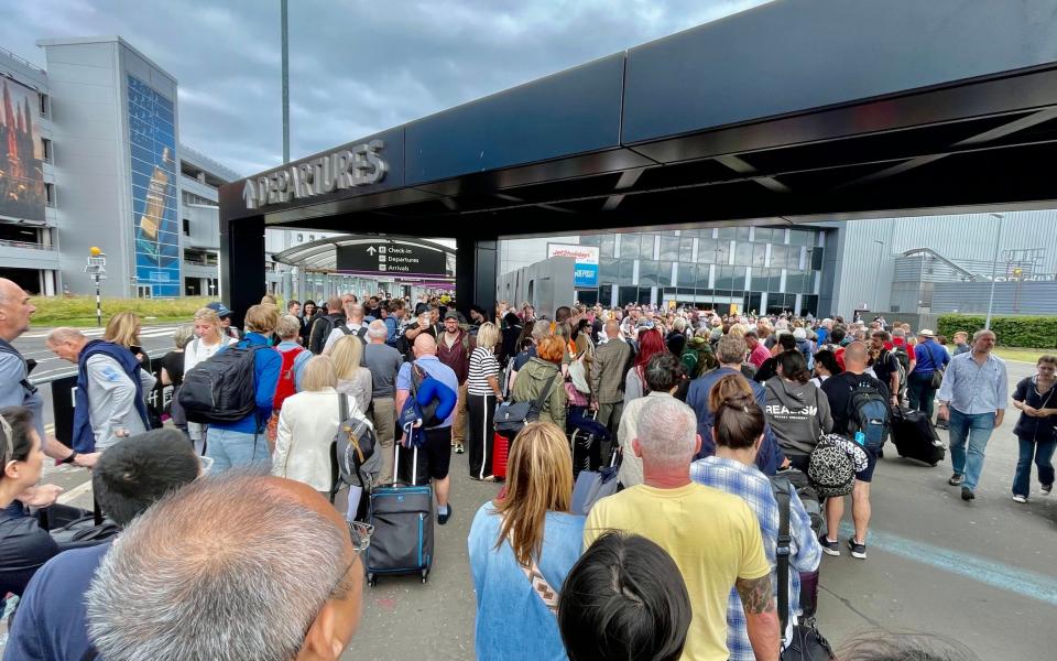 Queues at Edinburgh Airport