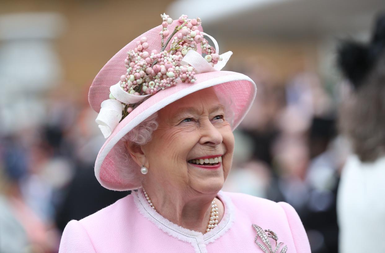 Britain's Queen Elizabeth II gestures as she meets guests at the Queen's Garden Party in Buckingham Palace, central London on May 29, 2019. (Photo by Yui Mok / POOL / AFP)        (Photo credit should read YUI MOK/AFP via Getty Images)