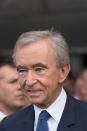 <p>Arnault ist französischer Geschäftsmann und der CEO von Moët Hennessy Louis Vuitton. Der Name lässt schon vermuten, welche Marken unter dem Dach vereint werden: Champagner von Moët & Chandon, Hennessy Cognac und Mode von Louis Vuitton. Damit spricht das Unternehmen klar eine luxuriöse Zielgruppe an, zu der Arnault auch selbst gehört. (Foto: ddp) </p>