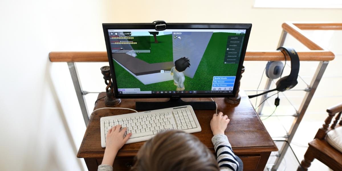 Man charged with kidnapping 11-year-old girl he met through Roblox