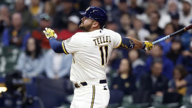 Brewers' Rowdy Tellez has surgery after hurting finger