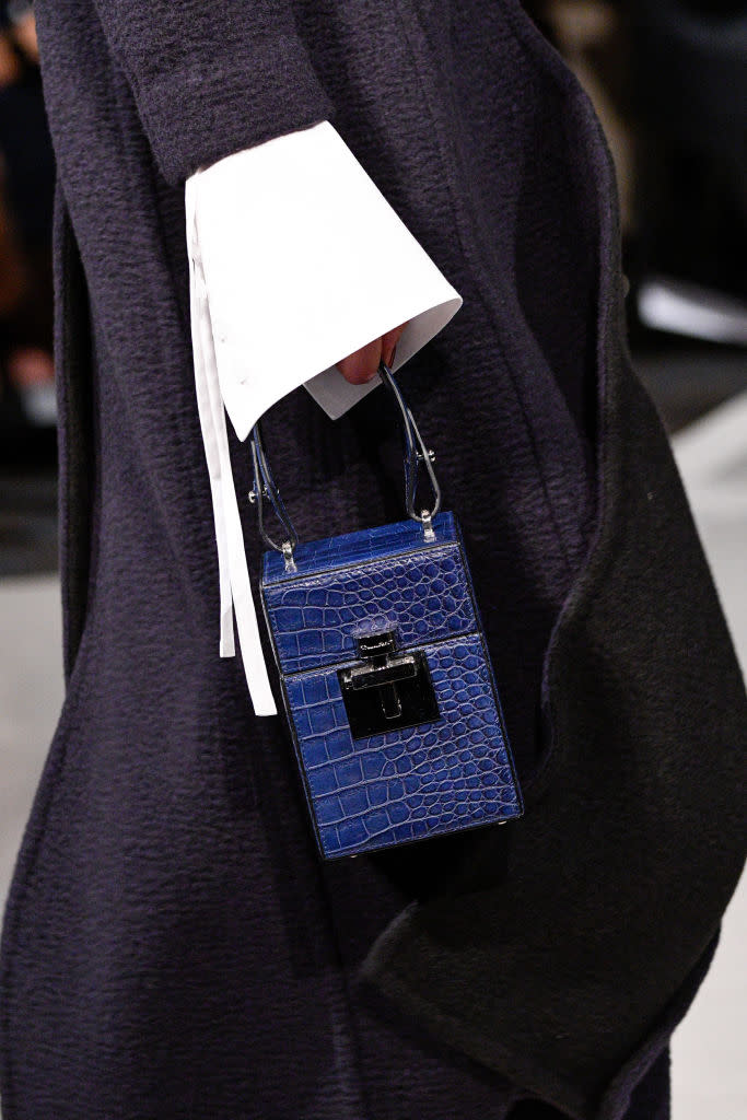 <p>A small, blue, textured camera bag from the Oscar de la Renta FW18 show. (Photo: Getty) </p>