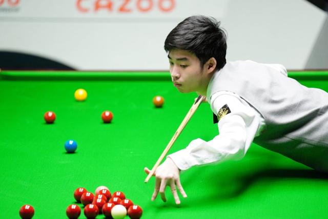 Si Jiahui in action against Anthony McGill during the quarter-finals (PA)