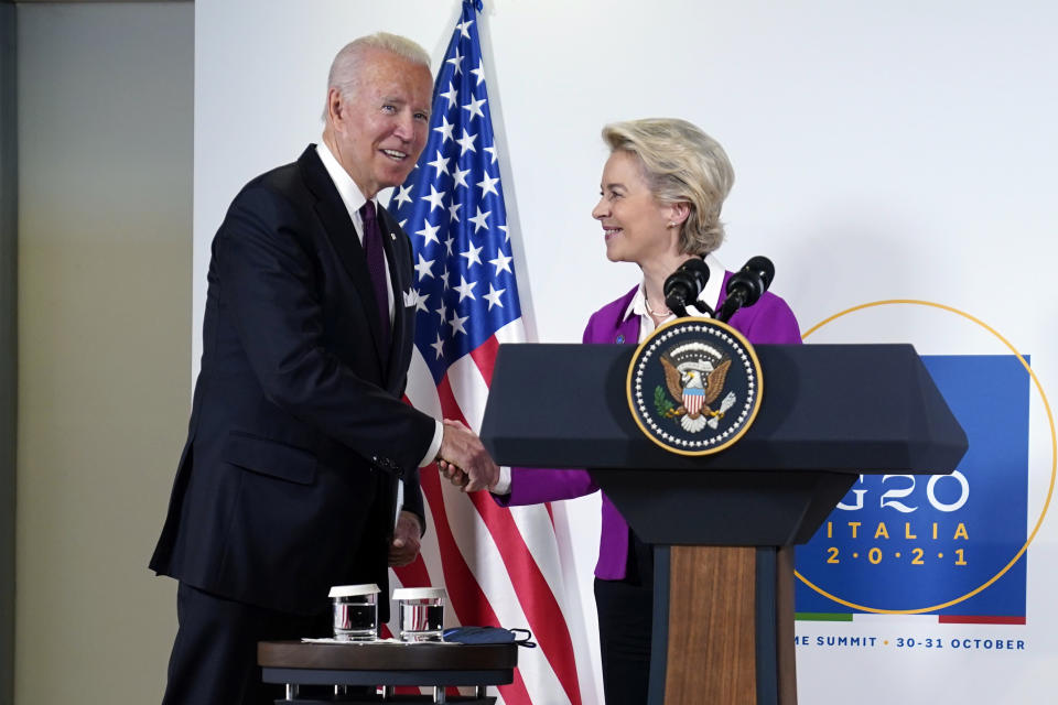 President Joe Biden and European Commission president Ursula von der Leyen shake hands after talking to reporters about pausing the trade war over steel and aluminum tariffs during the G20 leaders summit, Sunday, Oct. 31, 2021, in Rome. (AP Photo/Evan Vucci)