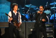 Paul McCartney y Ringo Starr durante su presentación en el concierto “The Night that Changed America: A Grammy Salute to the Beatles” el lunes 27 de enero de 2014. (Foto Zach Cordner/Invision/AP)