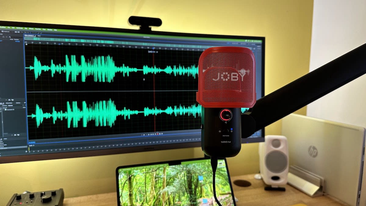  Joby Wavo Pod in a home studio setting 