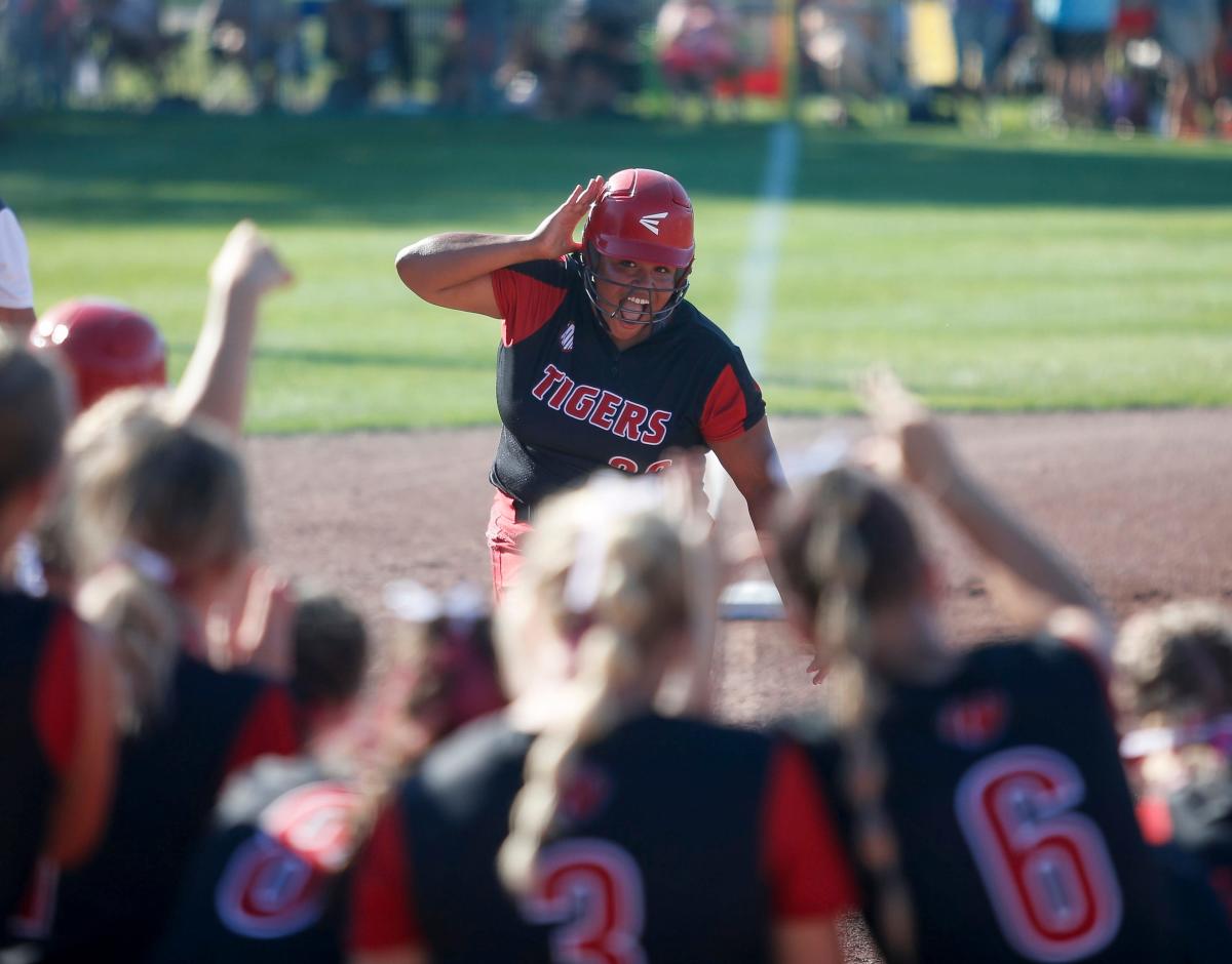 RECAP Iowa high school softball tournament scores, highlights from