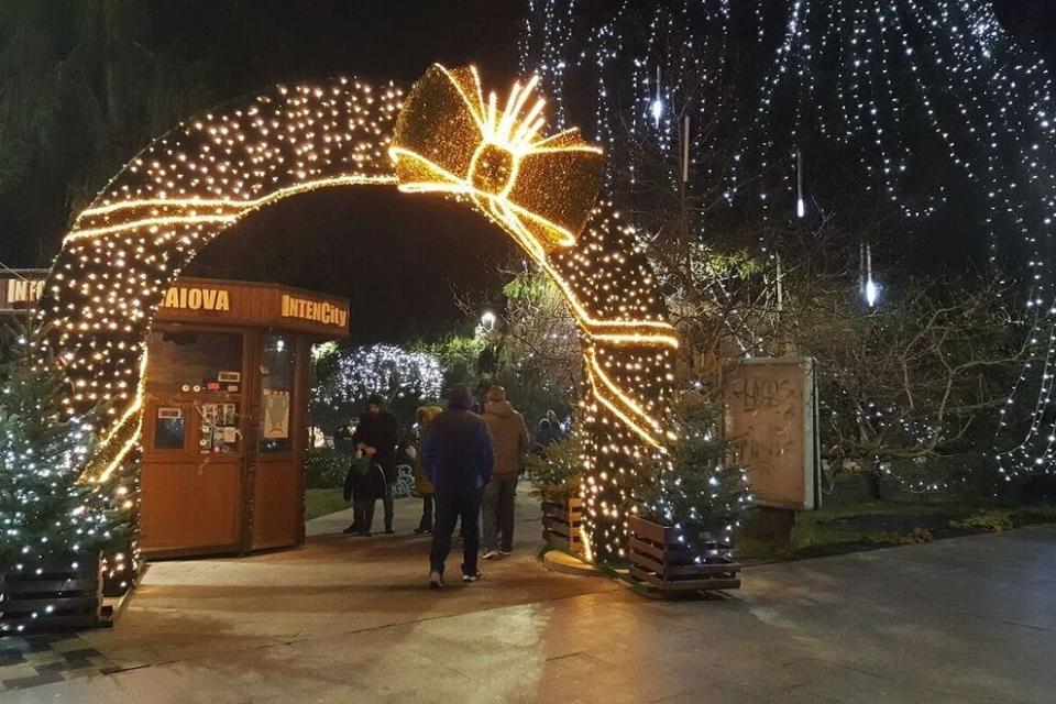 Oversized illuminations connect Craiova’s four market squares