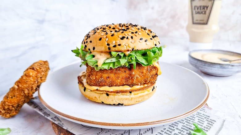 Heinz Every Sauce paneer burger