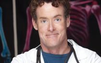 <p>Hart, aber doch herzlich: Dr. Perry Cox (John C. McGinley) gibt J.D., der ihn als Mentor verehrt, stets neue Mädchennamen, nennt ihn "Flachzange" und hat auch für sämtliche andere seiner Kollegen stets einen bissigen Kommentar parat. Dennoch: Als erfahrener Stationsarzt liegt ihm das Wohl der Patienten stets am Herzen, ganz im Gegensatz zu seinem Erzfeind Bob Kelso. (Bild: Touchstone Television)</p> 