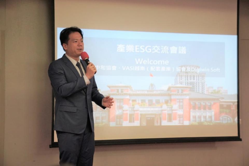 企業ESG永續發展願景，以淨零排碳為目標交流，邱臣遠副市長致詞。（圖/記者林照東翻攝）